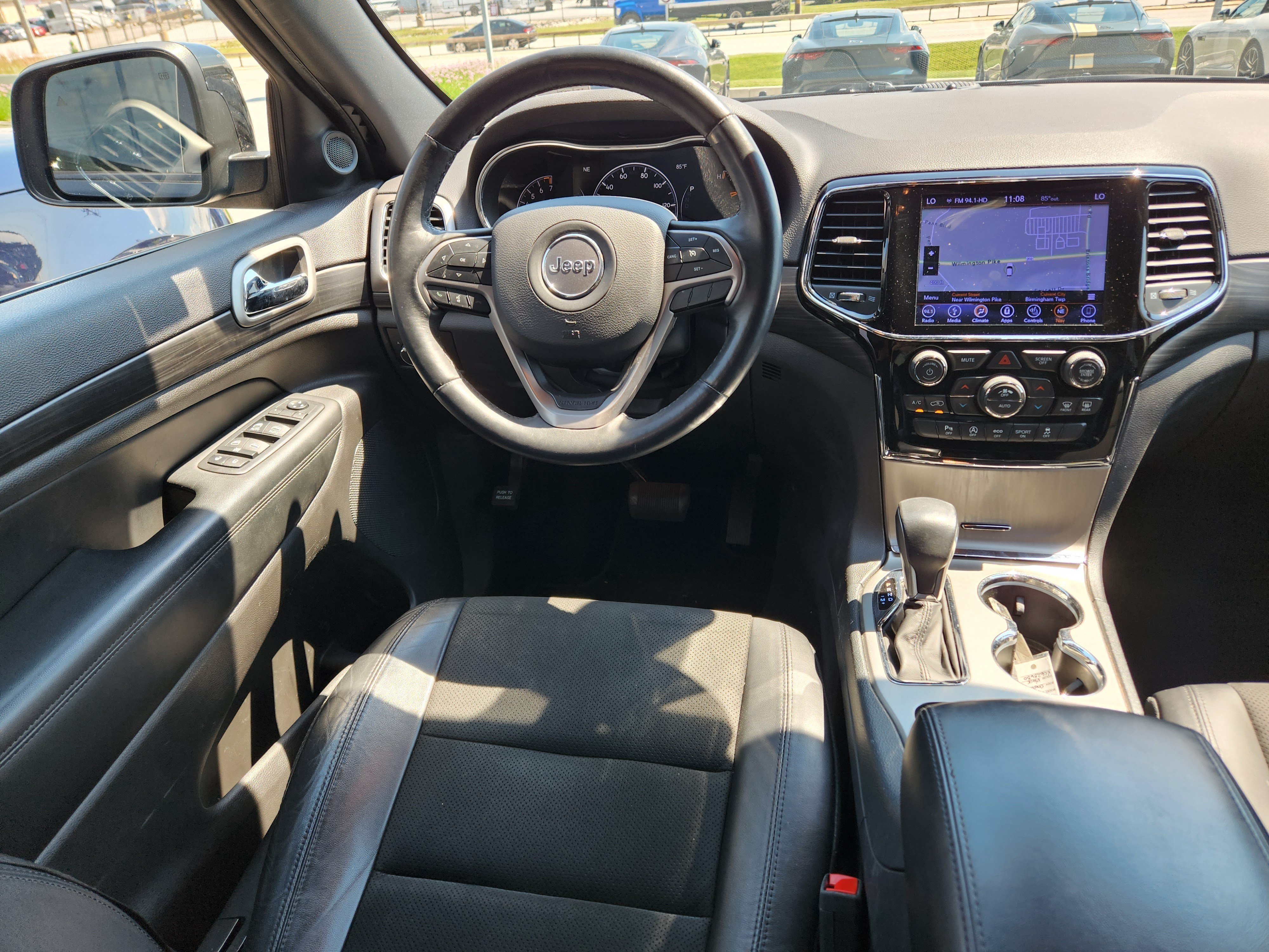Used 2019 Diamond Black Crystal Pearlcoat Jeep Altitude image 13