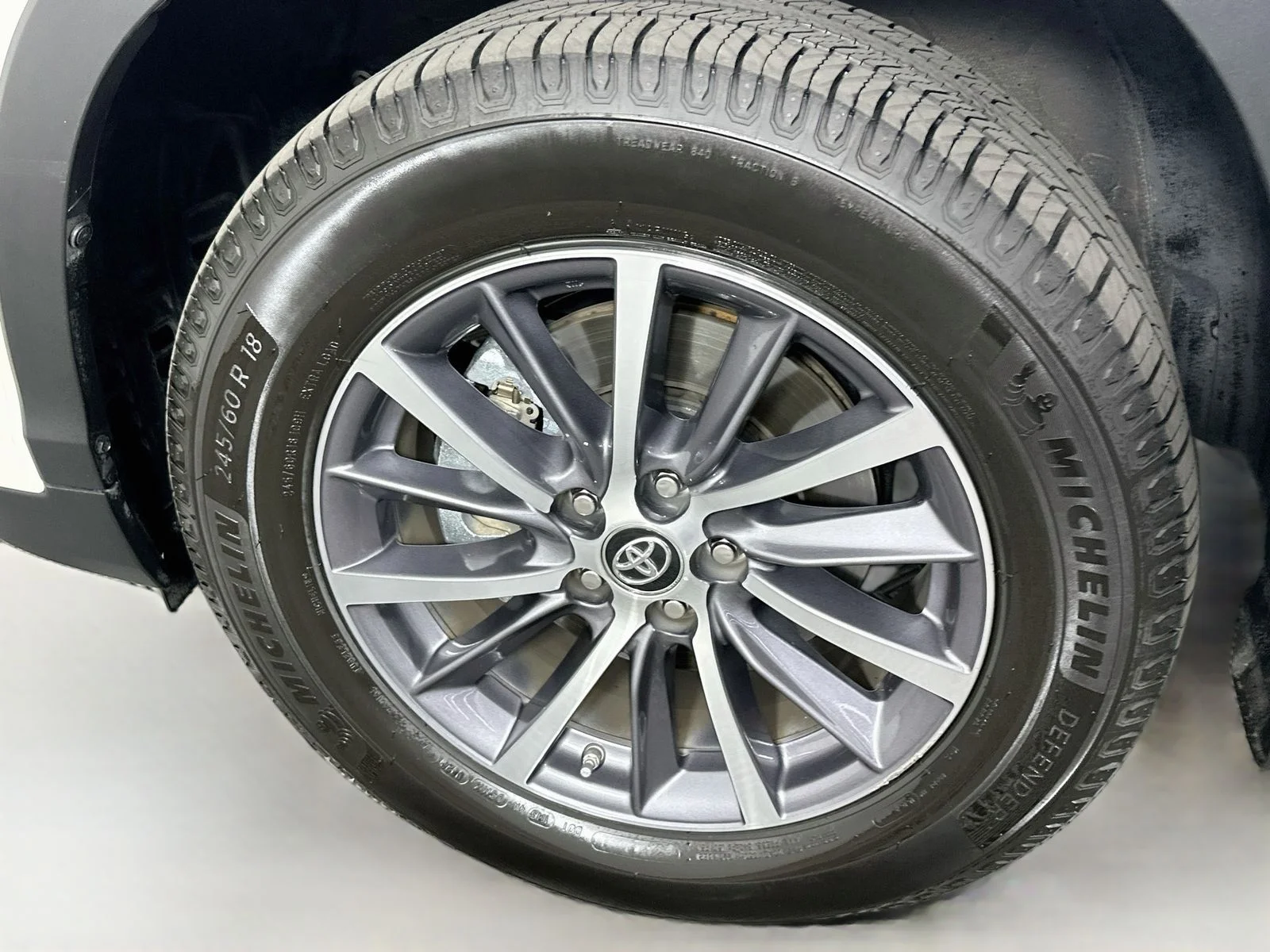 Used 2019 White Toyota XLE image 32