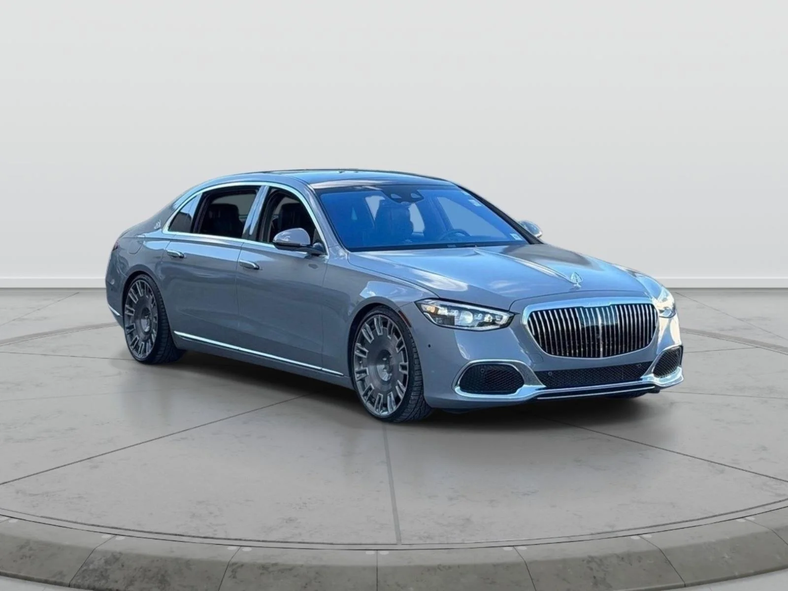 Used 2022 Gray Mercedes-Benz Maybach S 580 image 1