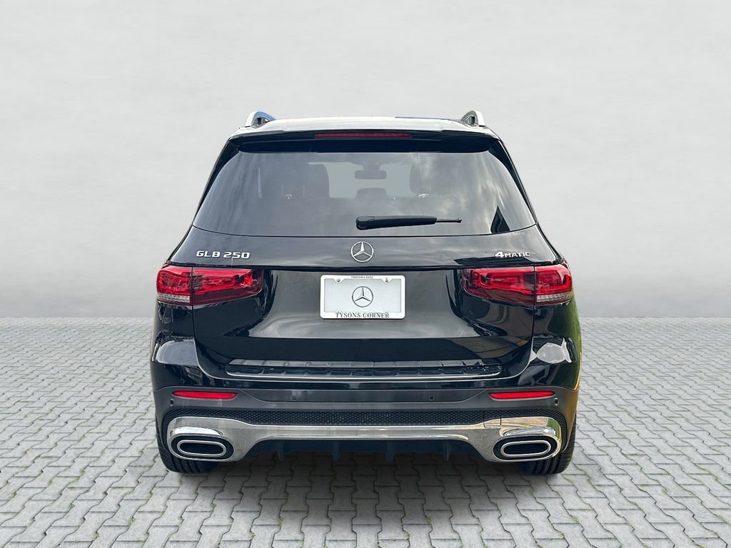 Used 2023  Mercedes-Benz GLB 250 image 6