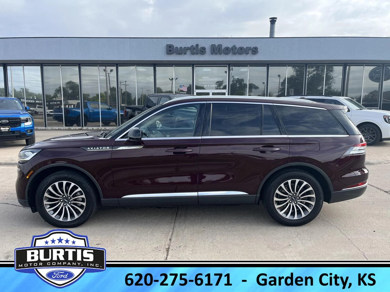 Used 2020 Red Lincoln Reserve image 1