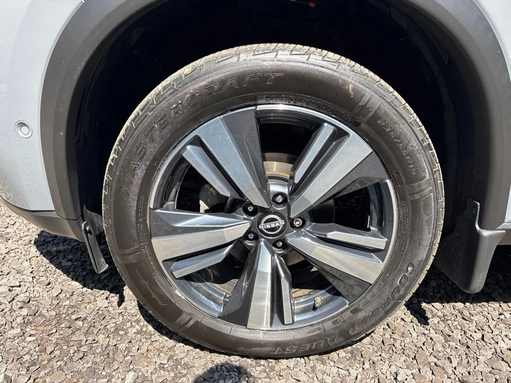 Used 2023 Gray Nissan Platinum image 11