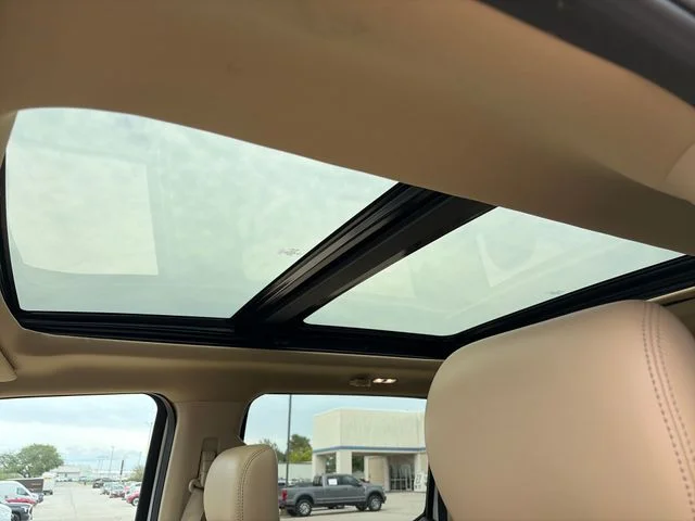 Used 2019 White Ford Lariat image 24