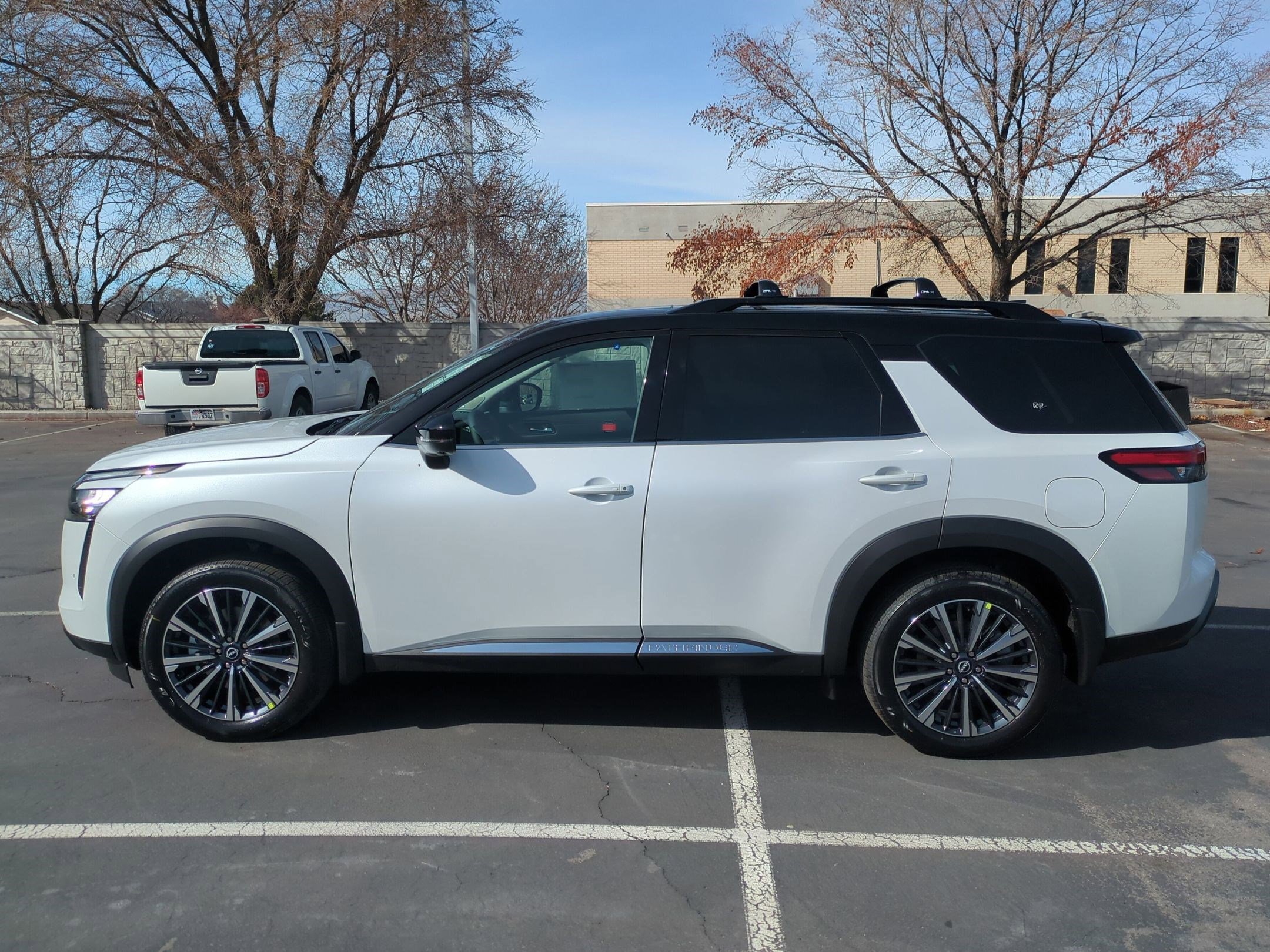 New 2026 Everest White Pearl TriCoat / Super Black Two-tone Nissan Platinum image 7