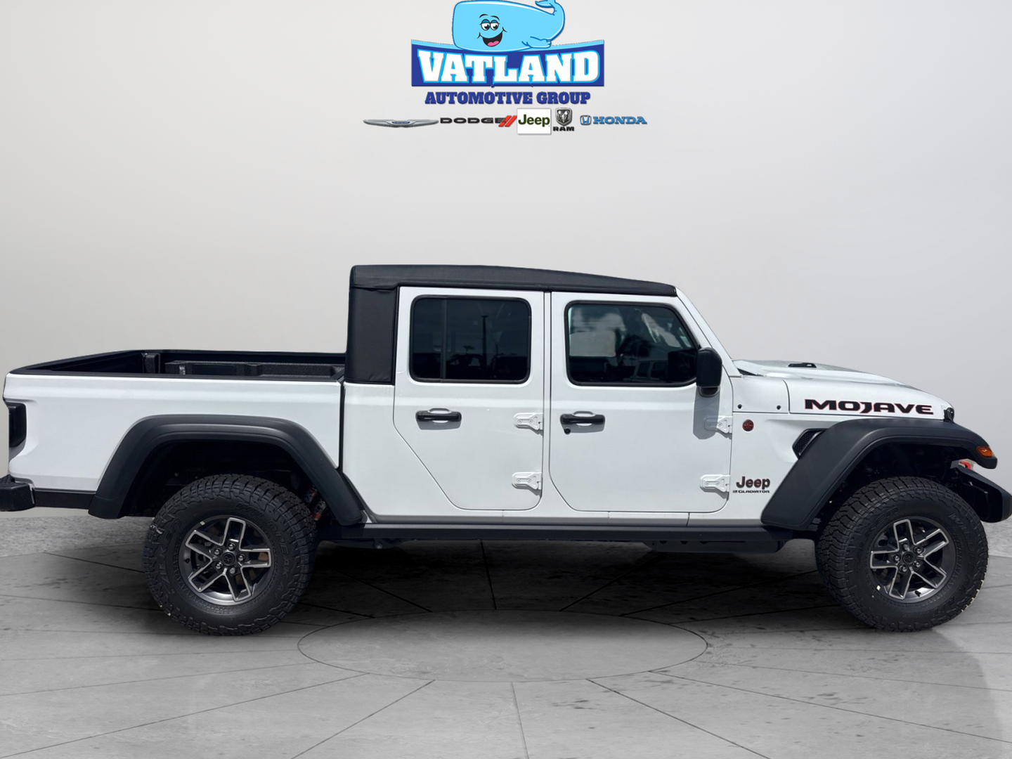 New 2026 Bright White Clear-Coat Exterior Paint Jeep Mojave image 28