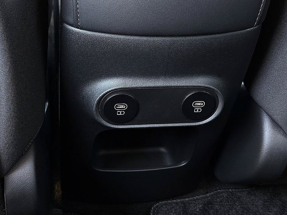 Used 2025 Atlas White Hyundai SE Standard Range image 8
