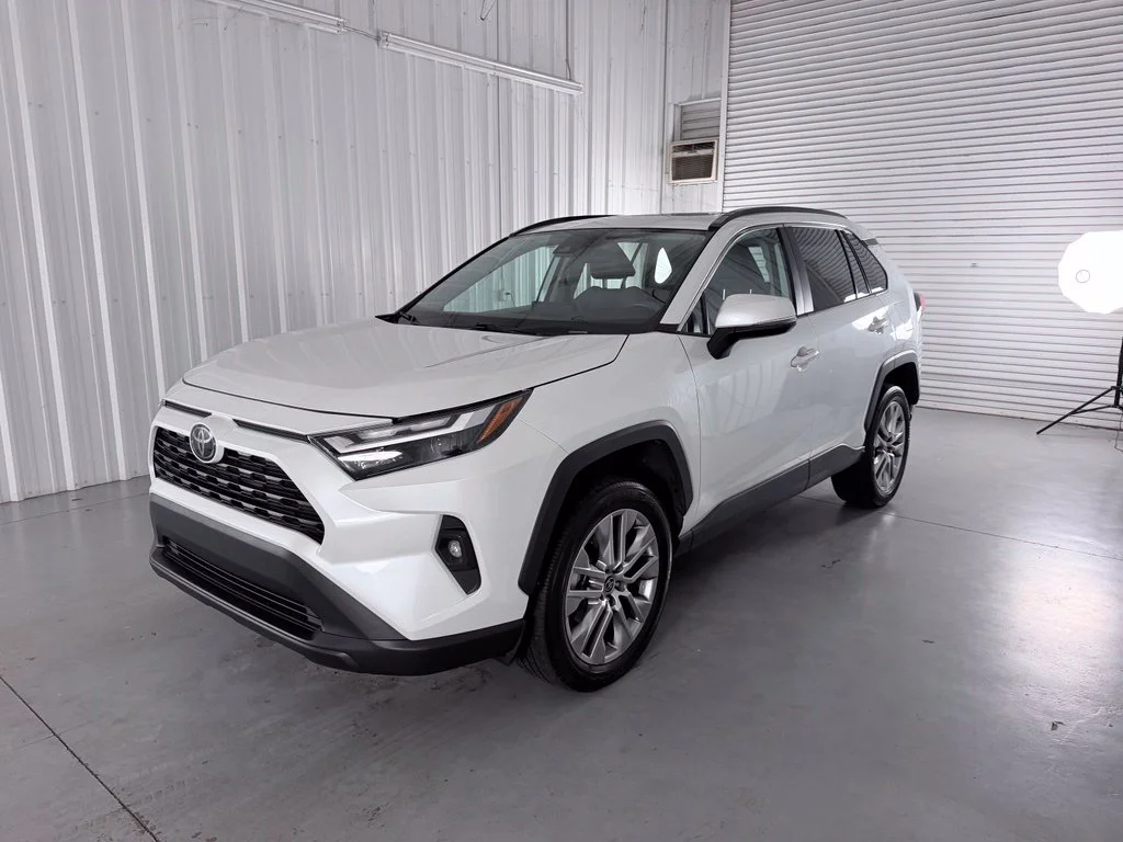 Used 2023 Beige Toyota XLE Premium image 1