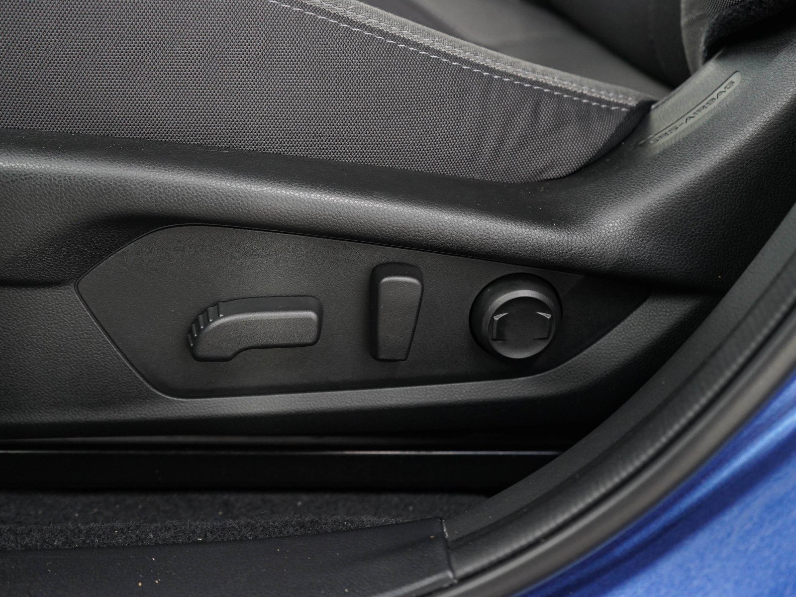 Used 2025 Daybreak Blue Pearl Subaru Premium image 27