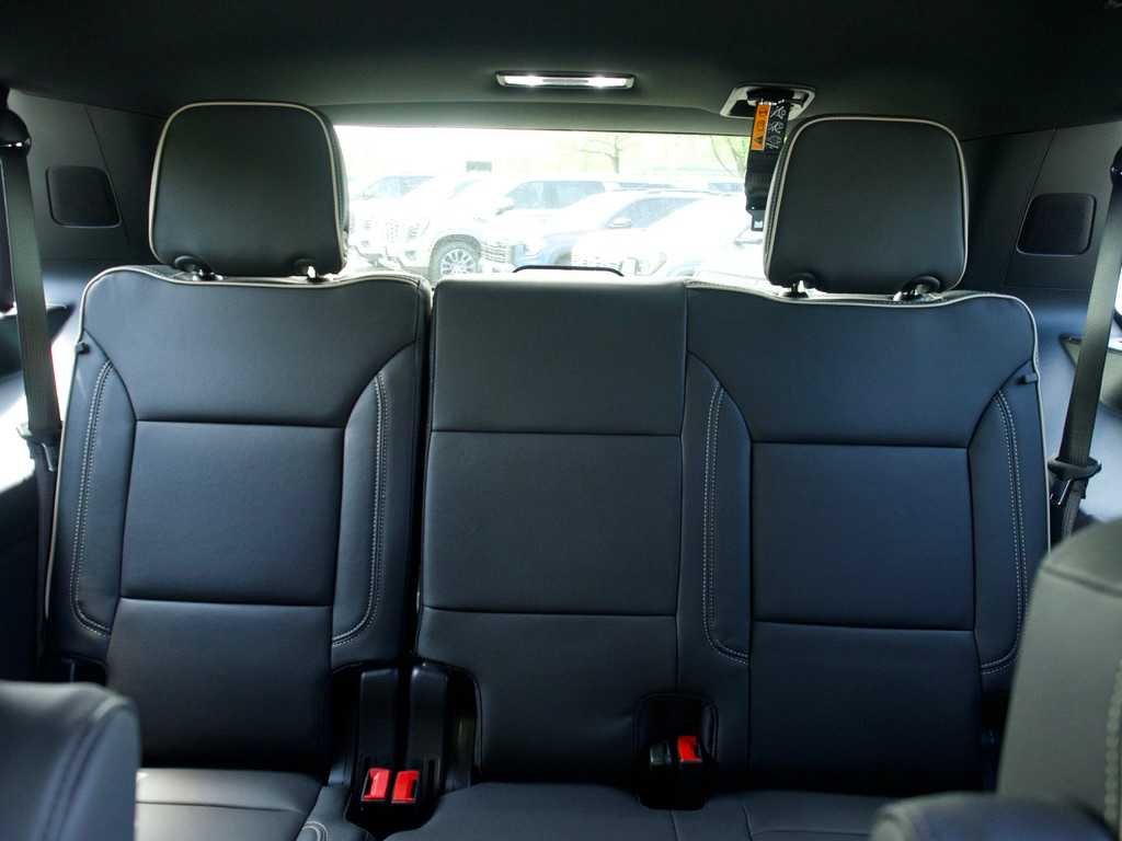 New 2026 Onyx Black GMC Elevation image 15
