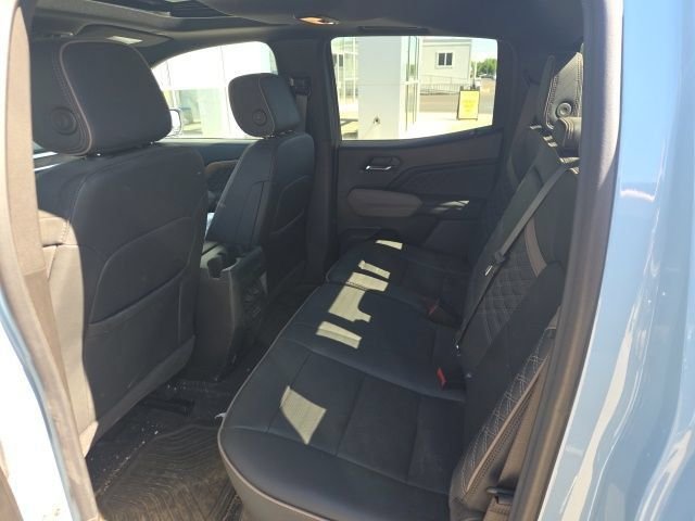 Used 2025  GMC Denali image 4