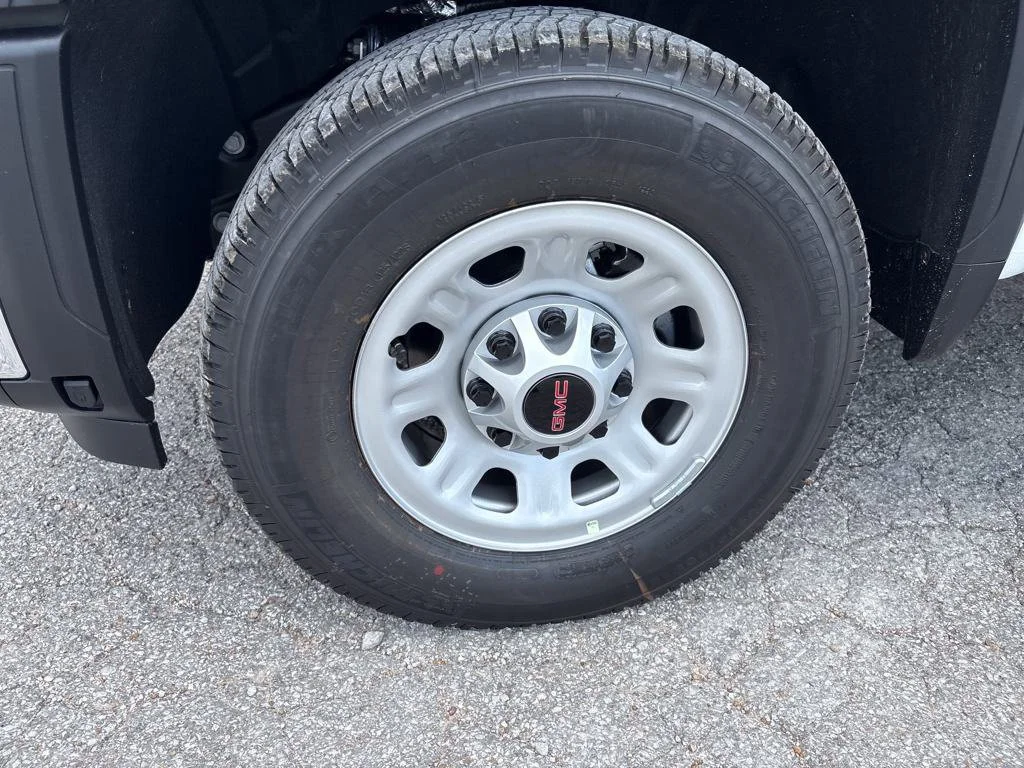 2025 GMC Sierra 2500HD Pro - Photo 11