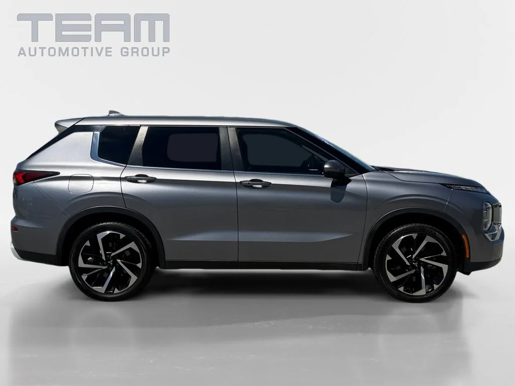 Used 2022 Gray Mitsubishi SE image 8