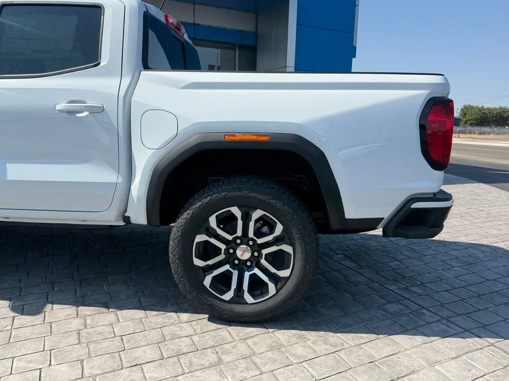 New 2026 Summit White GMC AT4 image 10