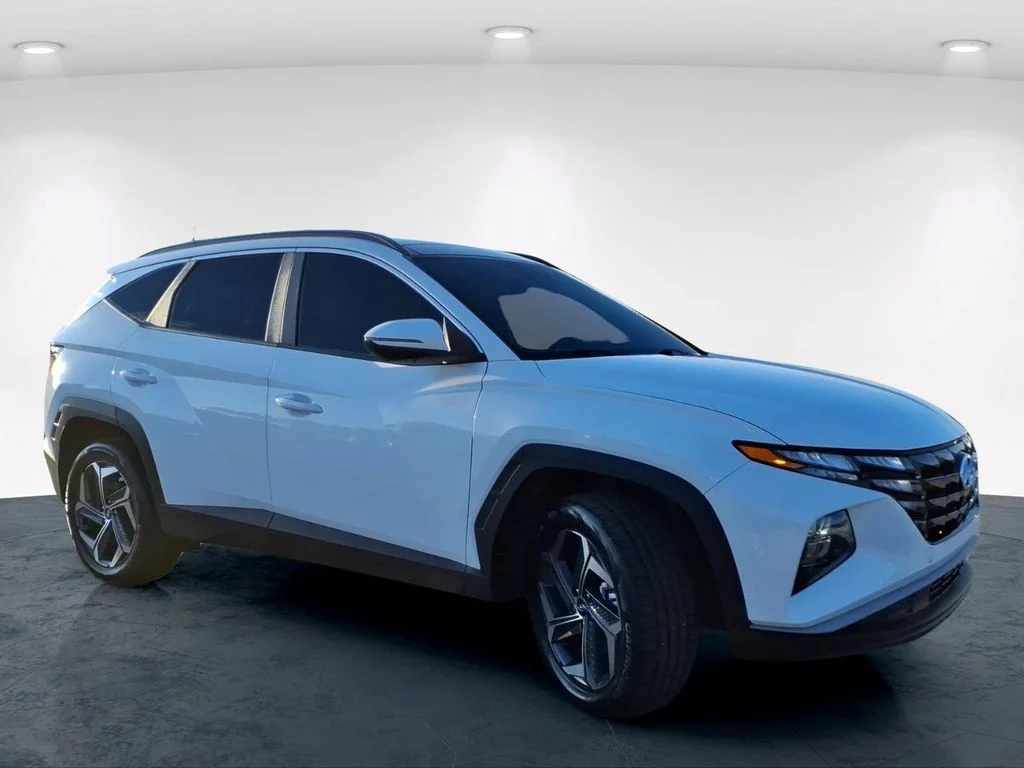 Used 2024 White Hyundai SEL Convenience image 5