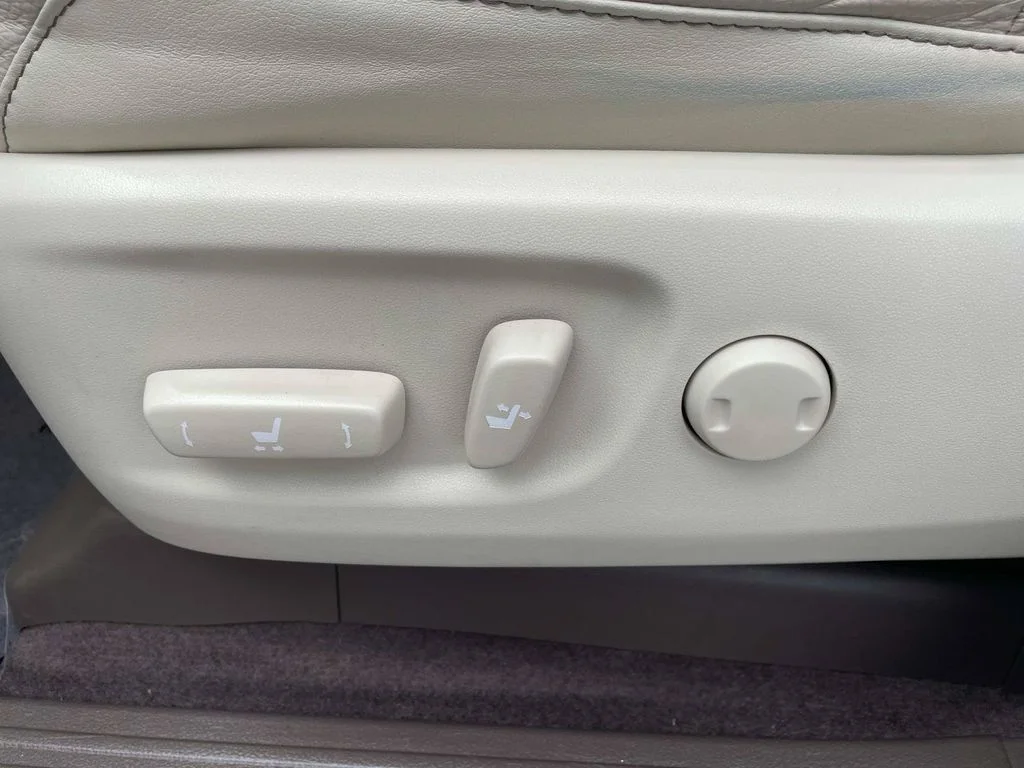 Used 2018  Lexus 460 image 24