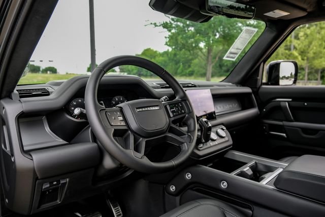 2025 Land Rover Defender 2