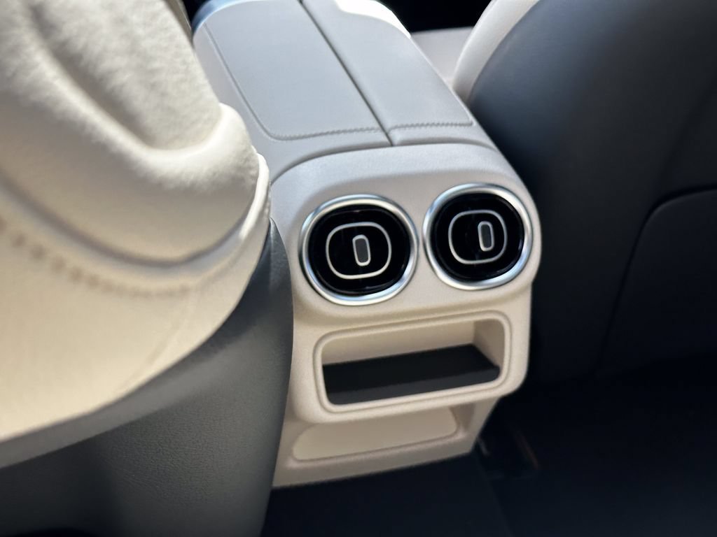New 2026 Polar White Mercedes-Benz GLC 300 image 26