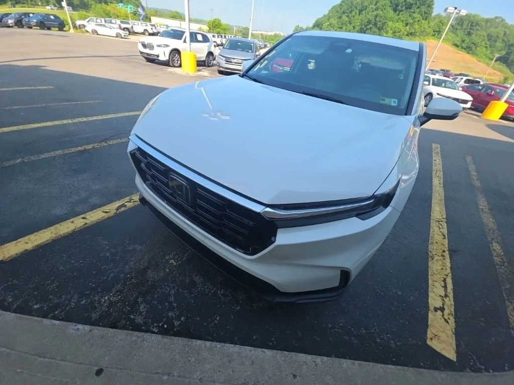 Used 2024 White Honda EX image 11