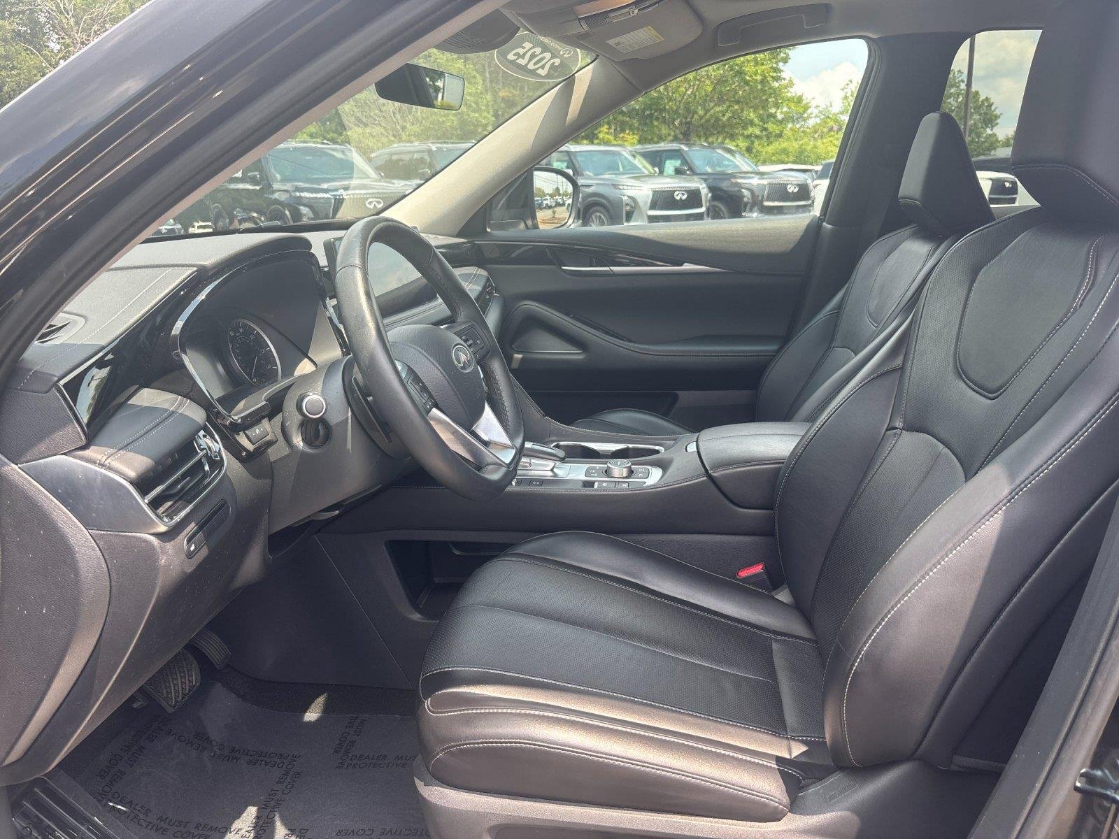 Used 2025 Mineral Black INFINITI PURE image 15