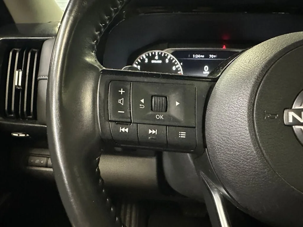 2023 Nissan Pathfinder SV - Photo 11