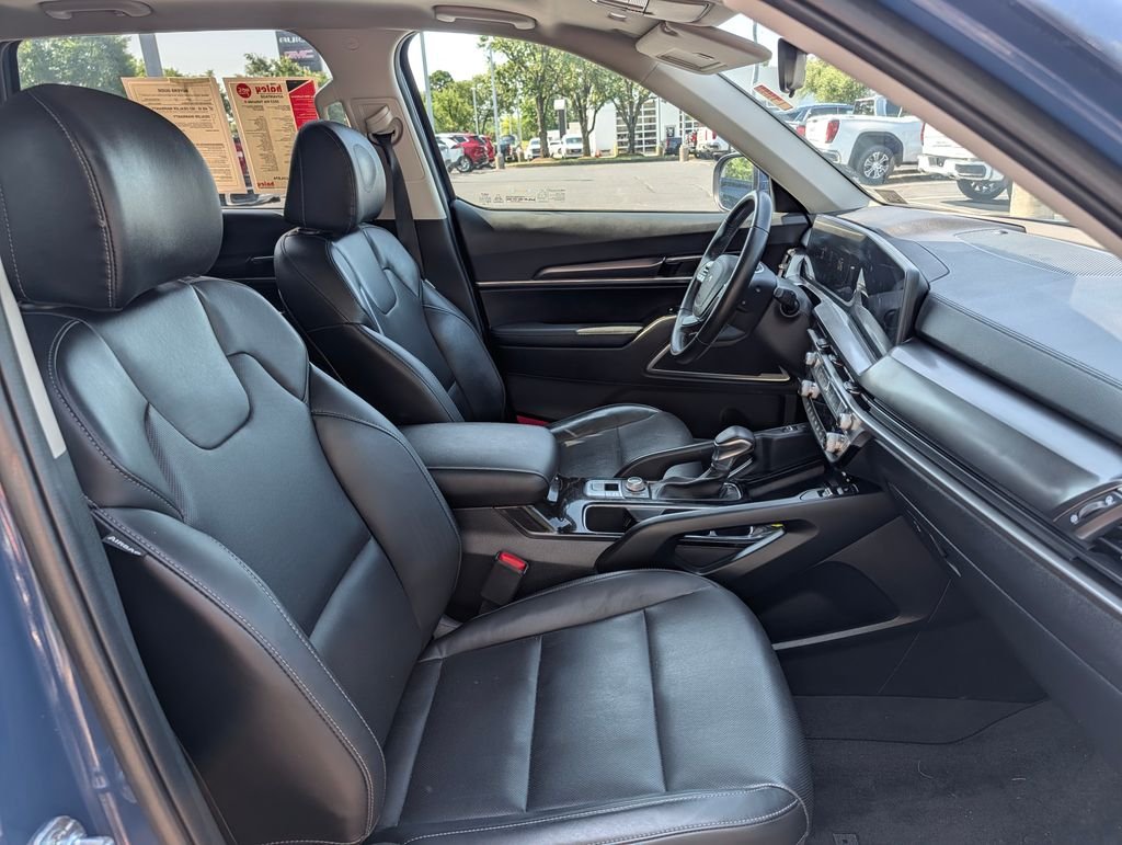 Used 2023 Black Kia S image 20