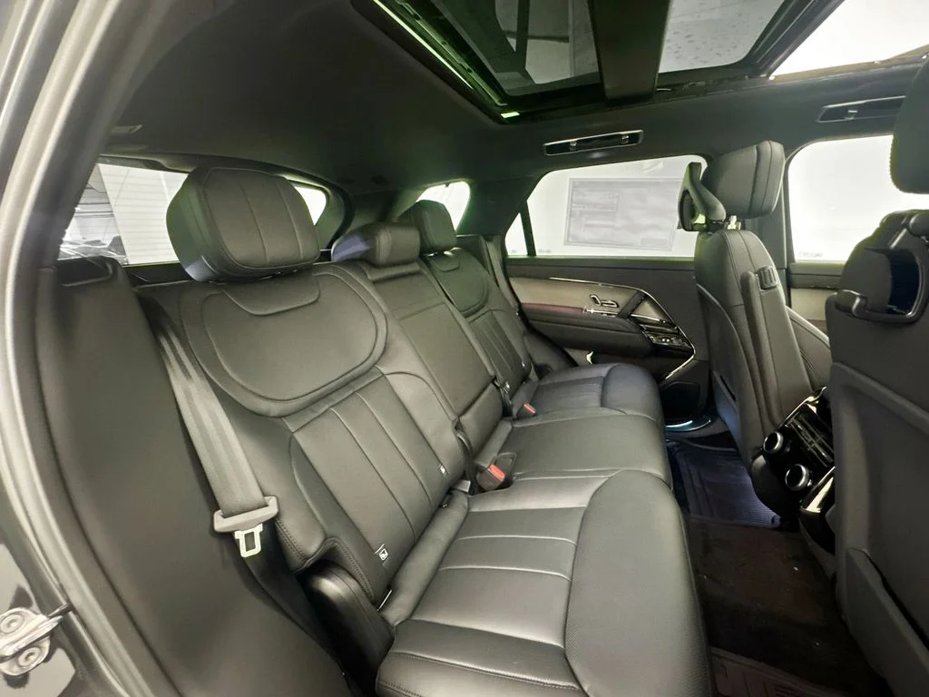 New 2026 Carpathian Grey Land Rover SE image 27