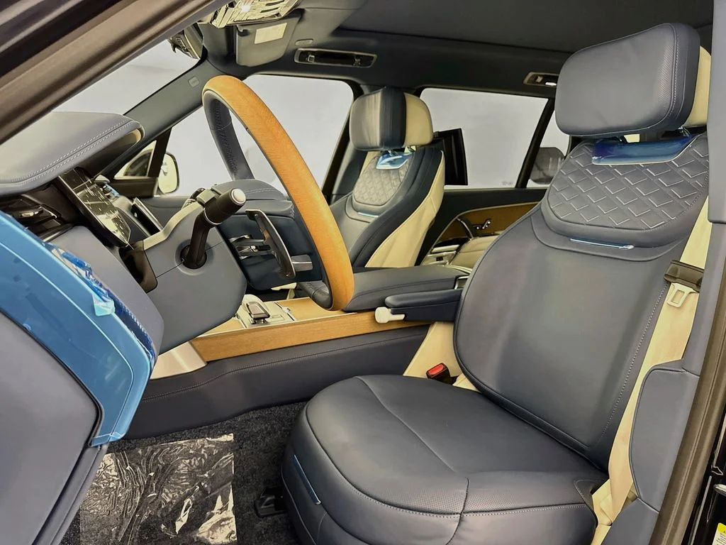 New 2026 Constellation Blue Ultra Metallic Gloss Land Rover SV image 21
