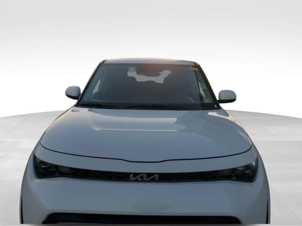 Used 2025 White Kia LX image 9