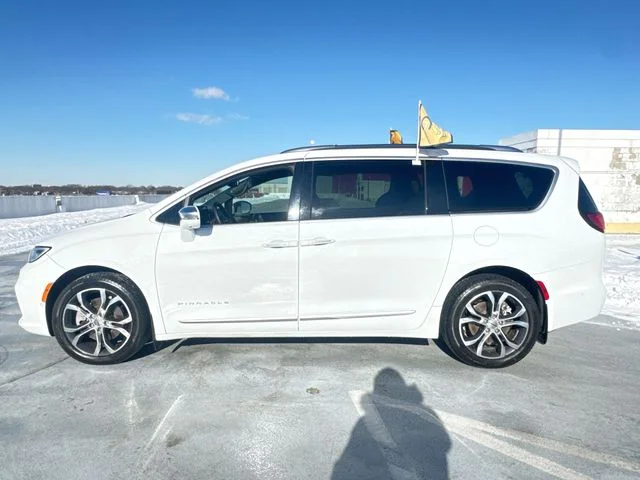Certified Used 2022 White Chrysler Pinnacle image 5