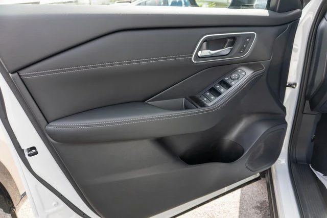 New 2026 Everest White Pearl TriCoat / Super Black Two-tone Nissan Platinum image 10