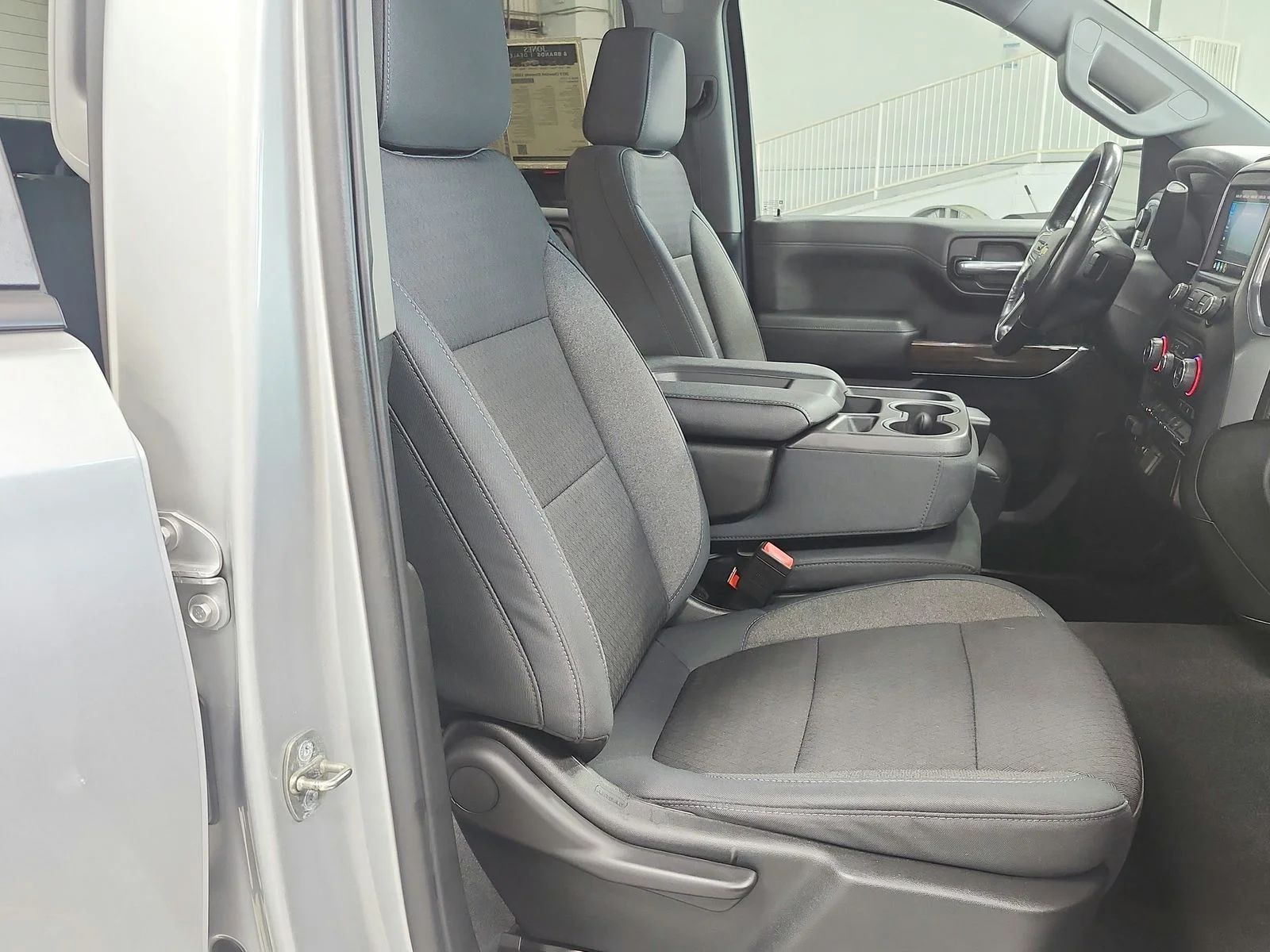 Used 2019 Silver Chevrolet LT image 34