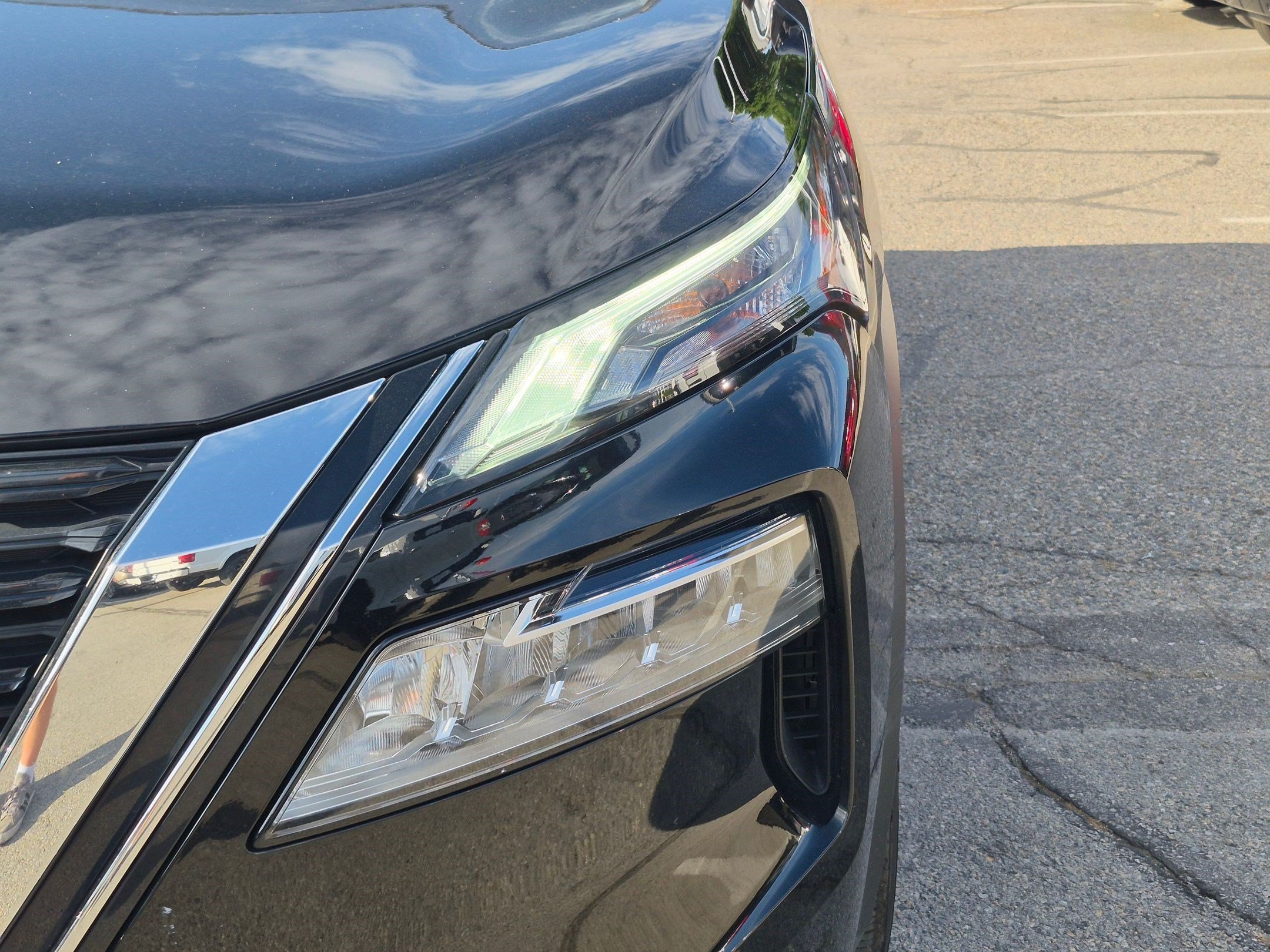 Certified Used 2022 Super Black Nissan SV image 11