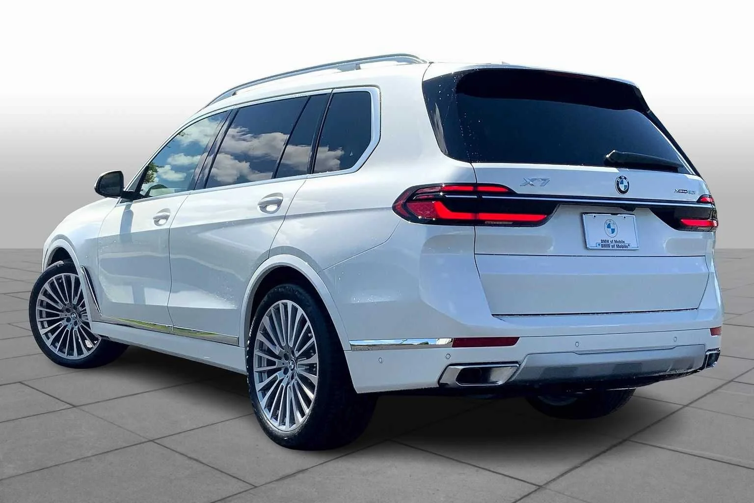 New 2026 Mineral White Metallic BMW xDrive40i image 12