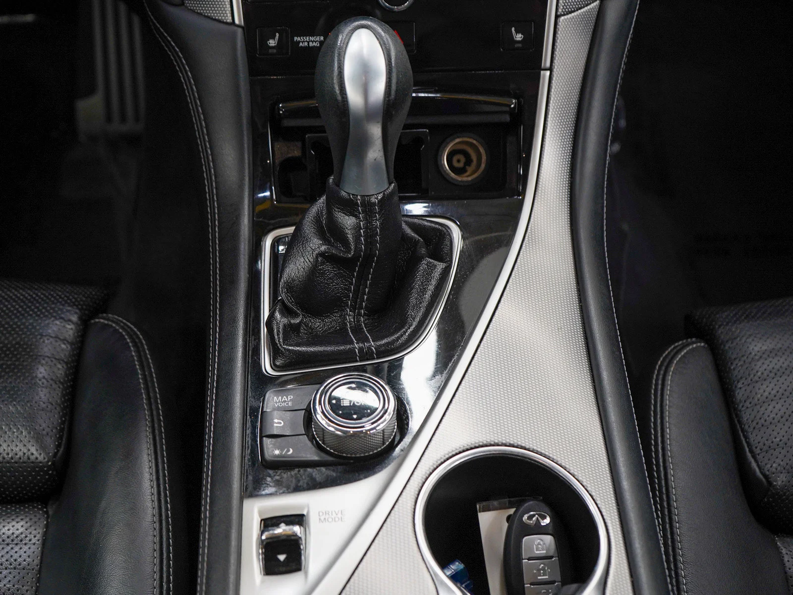Used 2015 Black Obsidian INFINITI Sport image 16
