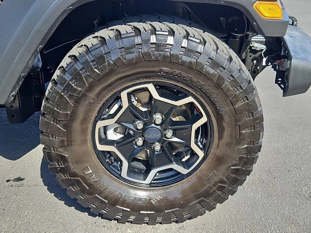 Used 2023 Granite Crystal Metallic Clearcoat Jeep Sport S image 30