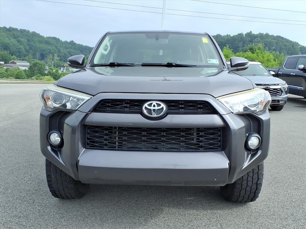 Used 2015 Magnetic Gray Metallic Toyota SR5 Premium image 9