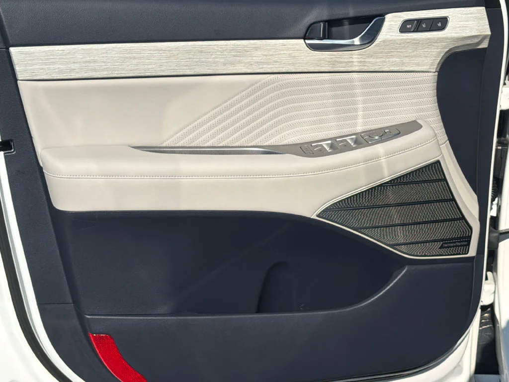Used 2024 White Hyundai Calligraphy image 10