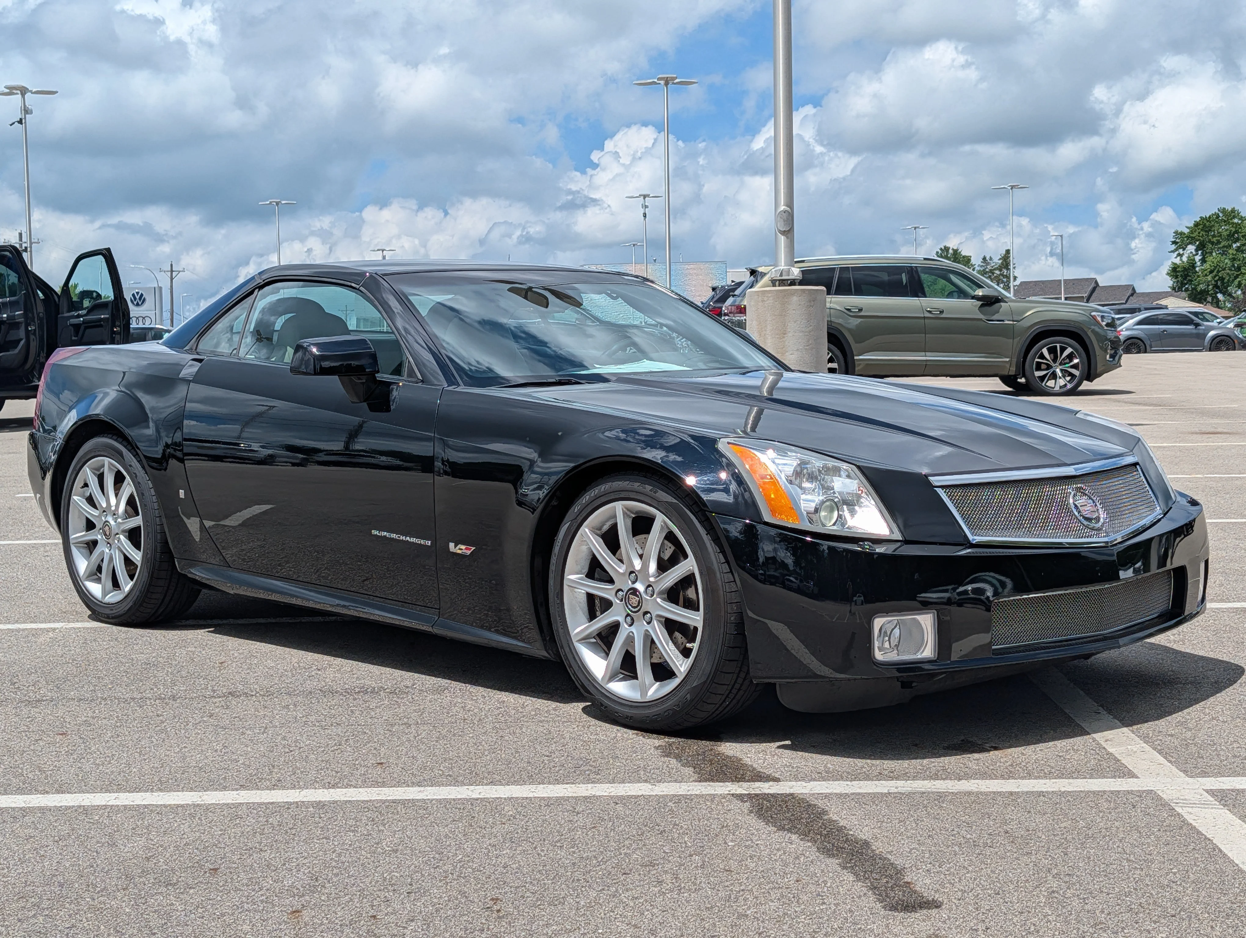 Used 2006 Black Raven Cadillac  image 26