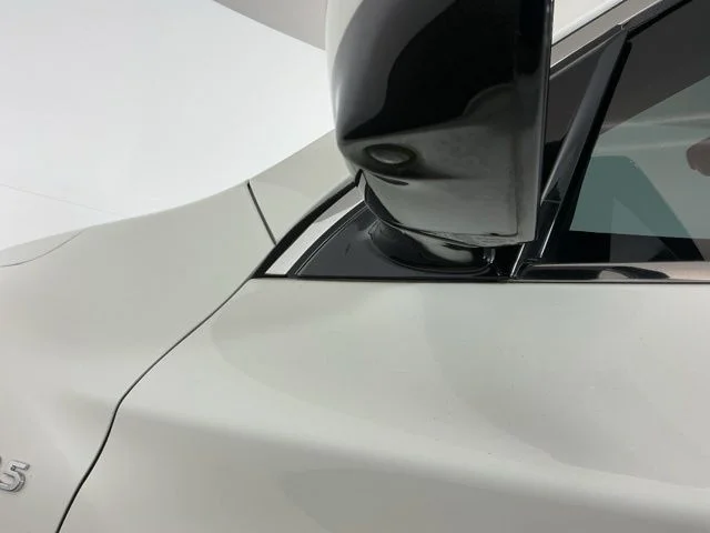 Used 2015 White INFINITI Base image 11