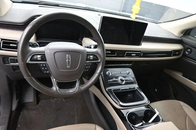 Used 2022 White Lincoln Reserve image 22