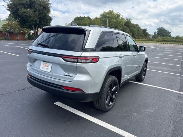 New 2025 Silver Zynith Exterior Paint Jeep Limited image 7