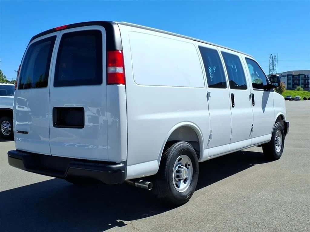 2026 Chevrolet Express Cargo Work Van - Photo 25