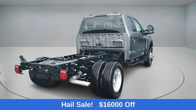 2026 Ford F-550 Super Duty Chassis Cab XLT - Photo 4