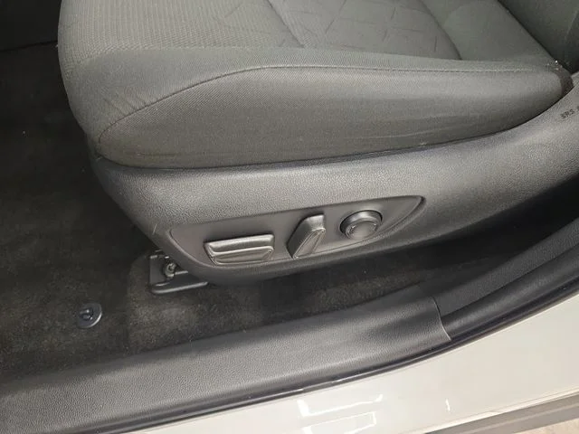 Used 2025 Ice Toyota XLE image 33