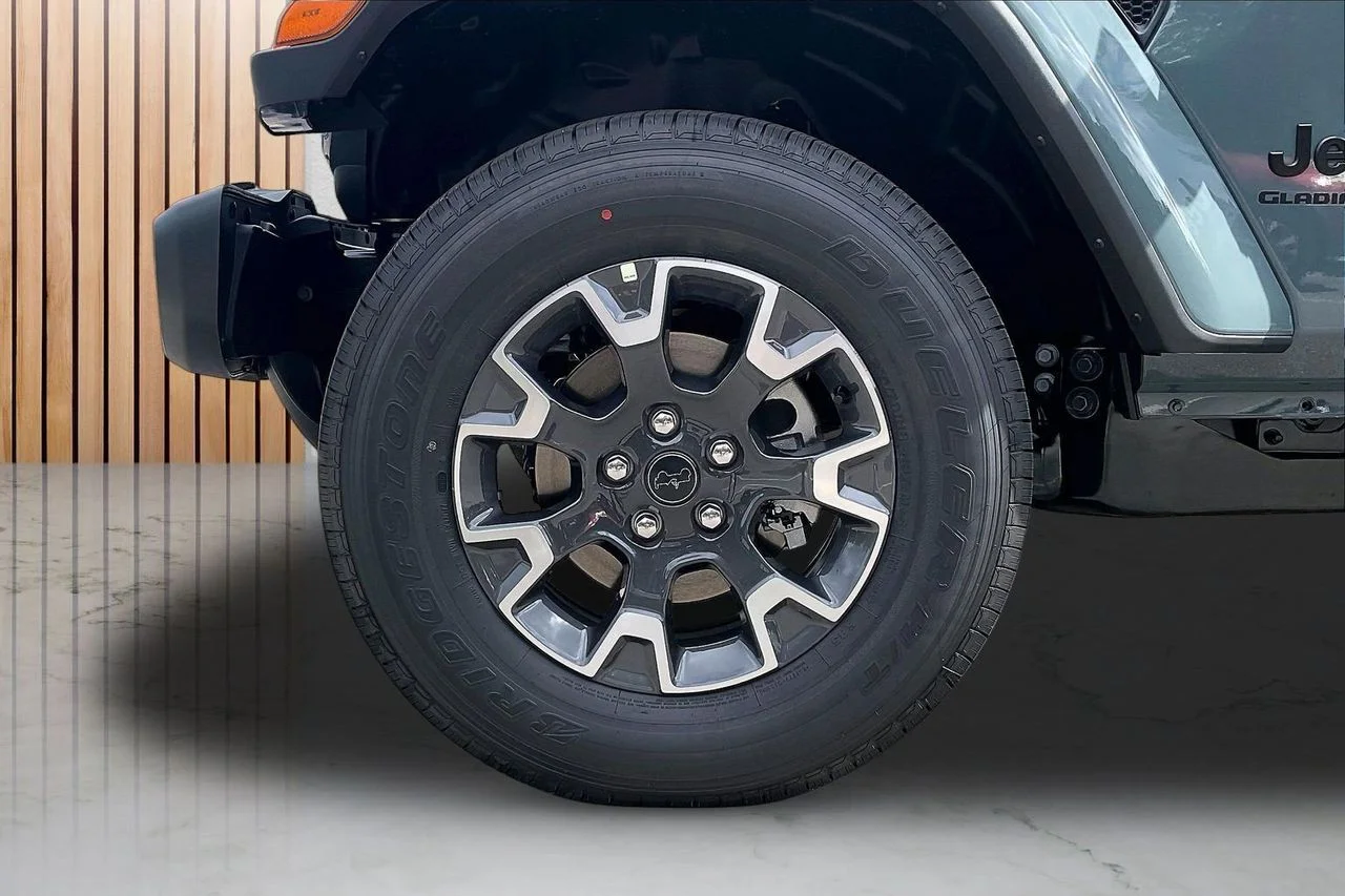 New 2026 Anvil Clear-Coat Exterior Paint Jeep Sahara image 30