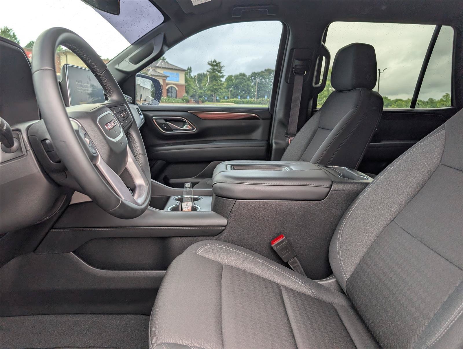 2024 GMC Yukon SLE - Photo 17