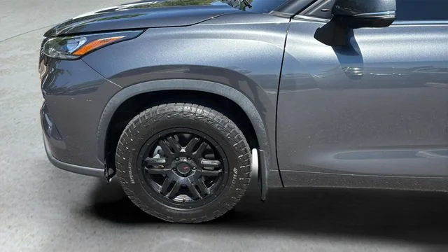Used 2020 Gray Toyota XLE image 34