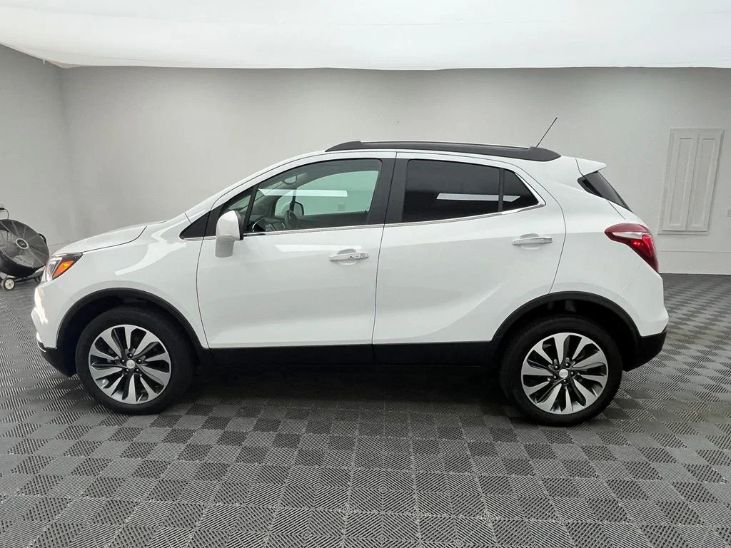 Used 2022 White Buick Preferred image 12