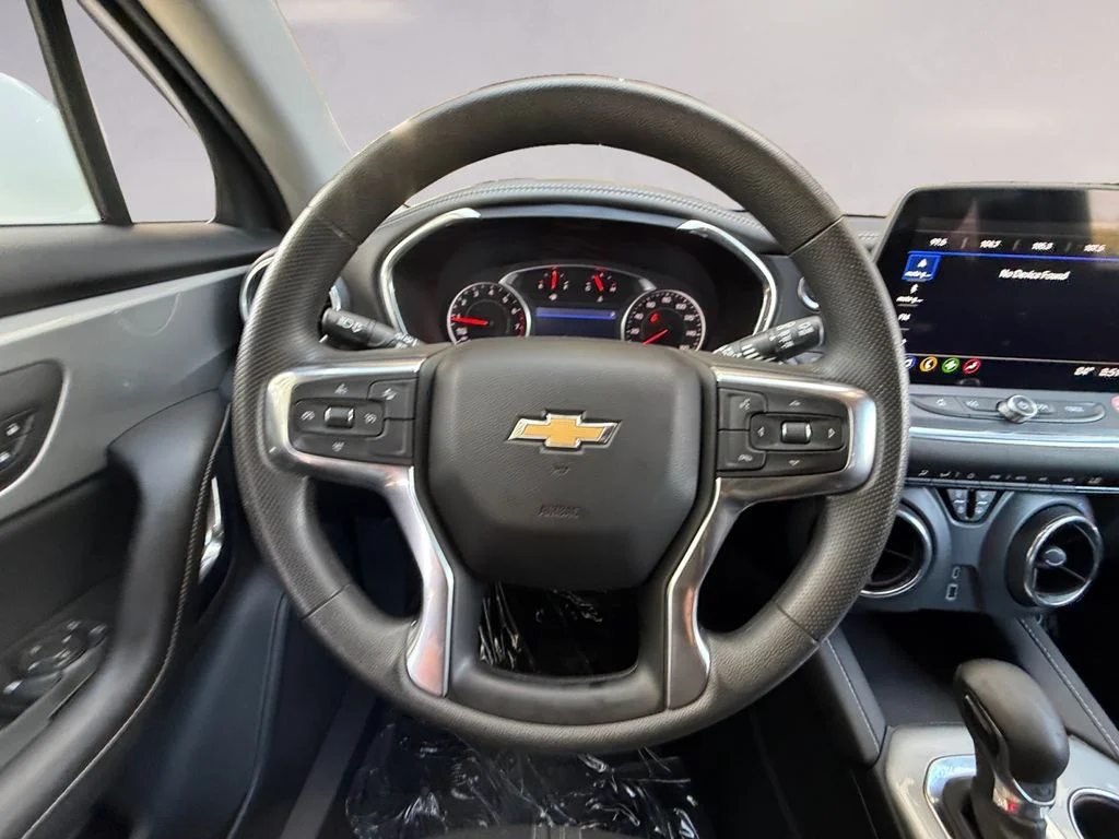 Used 2025 White Chevrolet LT image 13
