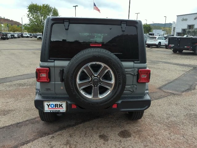Used 2018 Gray Jeep Unlimited Sahara image 5
